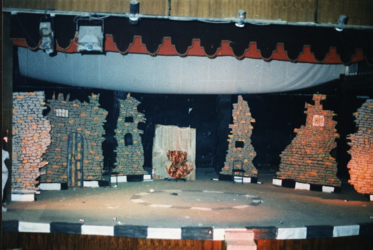 Stage Decoration, Arbil, Raafed-Jarah 1998.